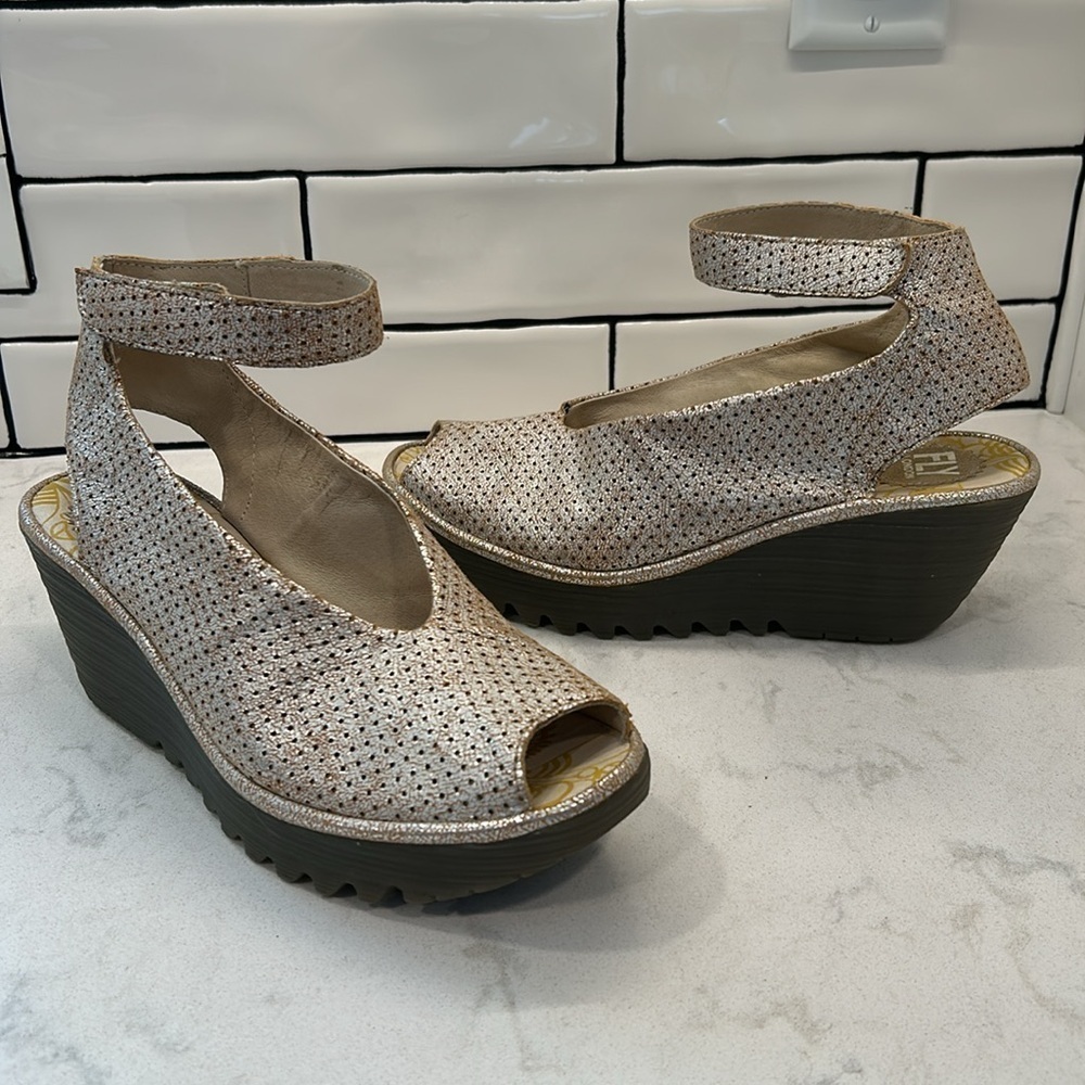 Fly London Yala Leather Perforated Wedges Gold Shimmer Size 9.5 - Picture 2 of 16